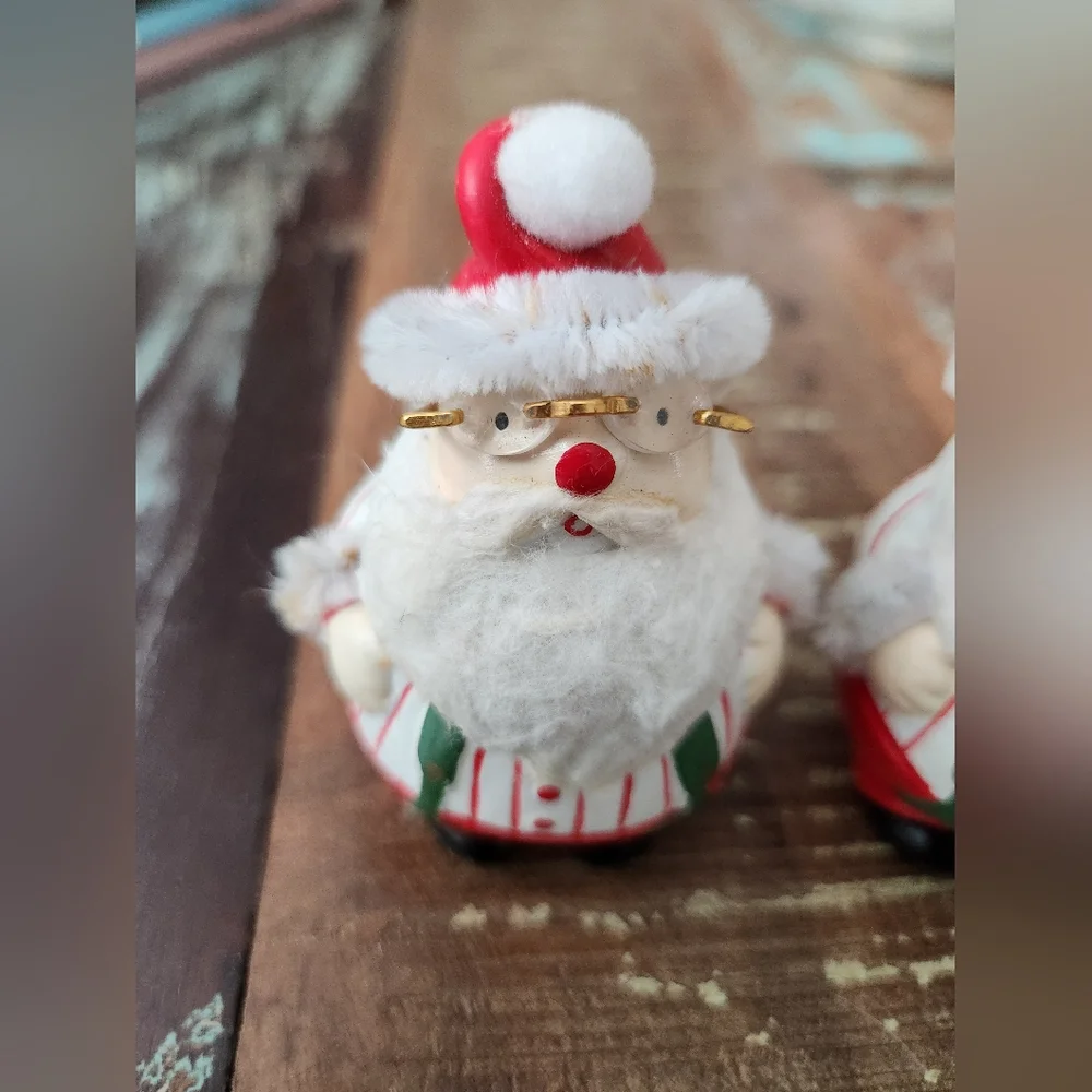 Festive Santa Claus Figurines - Red and White‎